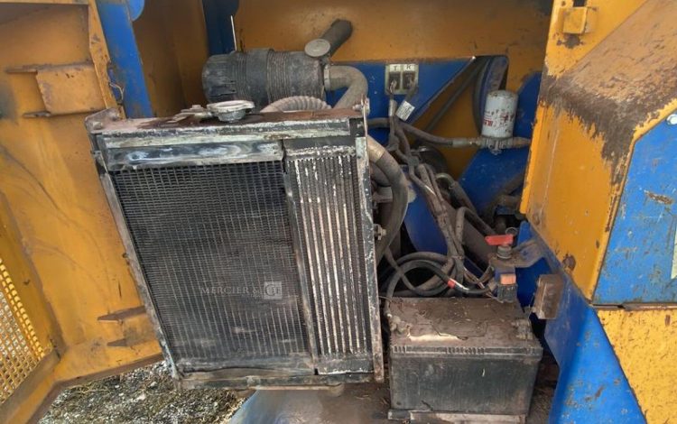 GUIDETTI CONCASSEUR MF450 SUR CHENILLES METALLIQUE DIESEL AVEC TAPIS CONVOYEUR 4 METRES  GUIDETTI