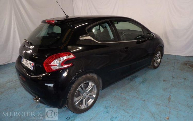 PEUGEOT 208 1,2 PURETECH 80CH ALLURE NOIR DF-480-KM