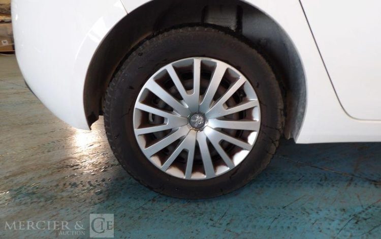 PEUGEOT 308 II 1.6 HDI S&S 99CV  EE-126-YB