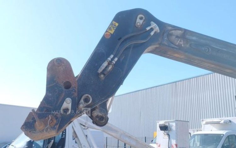 CATERPILLAR CHARIOT TELESCOPIQUE TH337C – CAPACITE 3,3T – HAUTEUR DE LEVAGE 7,3 M – 5741 H  DS-700-LT