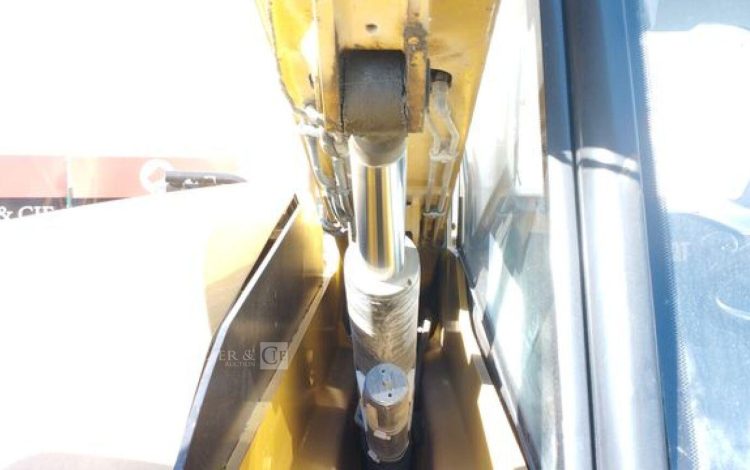 CATERPILLAR CHARIOT TELESCOPIQUE TH337C – CAPACITE 3,3T – HAUTEUR DE LEVAGE 7,3 M – 5741 H  DS-700-LT