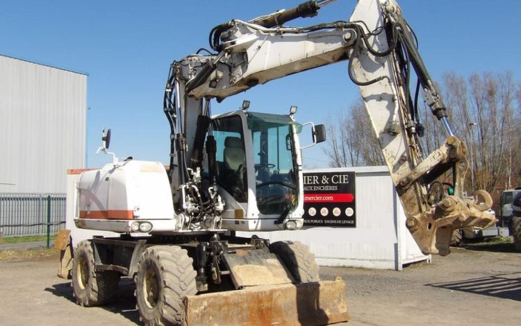CATERPILLAR PELLE CAT313D A VOLEE VARIABLE OFFSET BOOM SUR ROUES 13T DIESEL – 14439 HEURES  CATM313