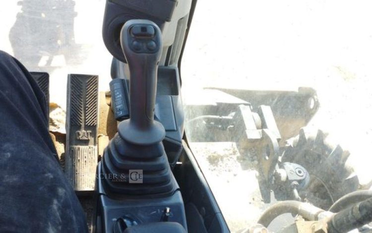 CATERPILLAR PELLE CAT313D A VOLEE VARIABLE OFFSET BOOM SUR ROUES 13T DIESEL – 14439 HEURES  CATM313