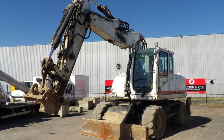 CATERPILLAR PELLE CAT313D A VOLEE VARIABLE OFFSET BOOM SUR ROUES 13T DIESEL – 14439 HEURES  CATM313