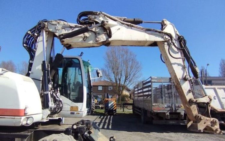 CATERPILLAR PELLE CAT313D A VOLEE VARIABLE OFFSET BOOM SUR ROUES 13T DIESEL – 14439 HEURES  CATM313