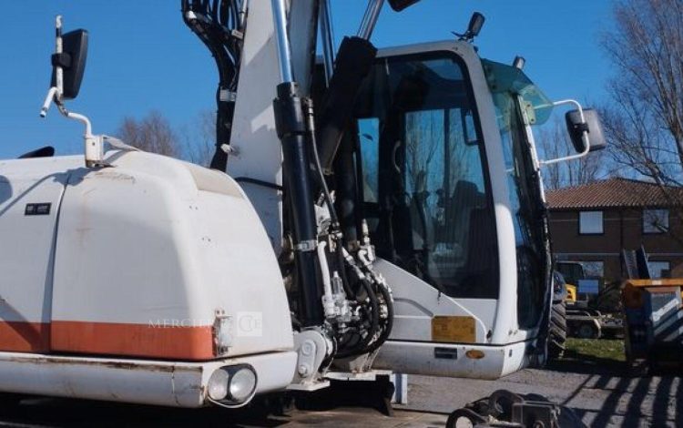 CATERPILLAR PELLE CAT313D A VOLEE VARIABLE OFFSET BOOM SUR ROUES 13T DIESEL – 14439 HEURES  CATM313
