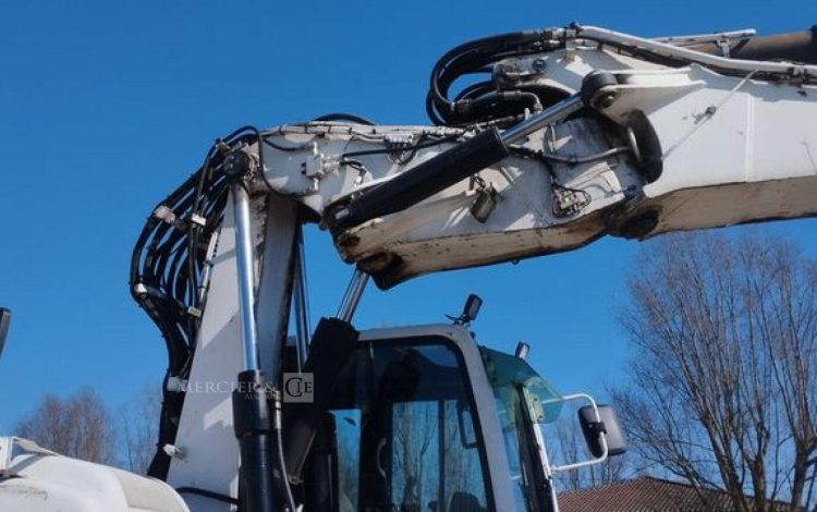 CATERPILLAR PELLE CAT313D A VOLEE VARIABLE OFFSET BOOM SUR ROUES 13T DIESEL – 14439 HEURES  CATM313