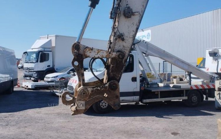 CATERPILLAR PELLE CAT313D A VOLEE VARIABLE OFFSET BOOM SUR ROUES 13T DIESEL – 14439 HEURES  CATM313