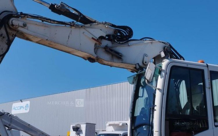 CATERPILLAR PELLE CAT313D A VOLEE VARIABLE OFFSET BOOM SUR ROUES 13T DIESEL – 14439 HEURES  CATM313