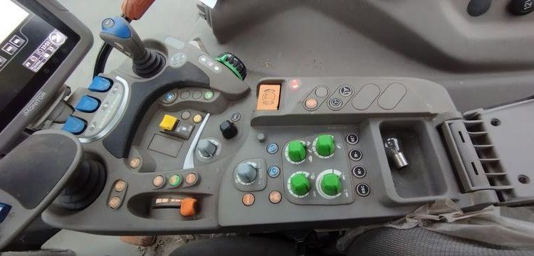 DEUTZ TRACTEUR AGRICOLE AGROTRON 7250 TTV WARRIOR – DIESEL – 5669 HEURES – ANNEE 2015 NOIR DY-801-RW
