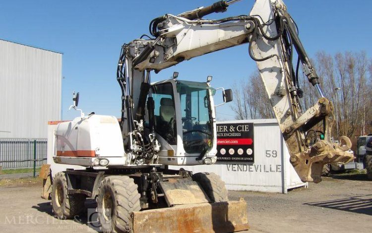 CATERPILLAR PELLE CAT313D A VOLEE VARIABLE OFFSET BOOM SUR ROUES 13T DIESEL – 14439 HEURES  CATM313