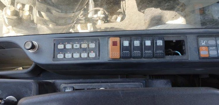 CATERPILLAR PELLE CAT313D A VOLEE VARIABLE OFFSET BOOM SUR ROUES 13T DIESEL – 14439 HEURES  CATM313