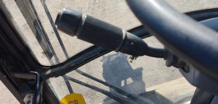 CATERPILLAR PELLE CAT313D A VOLEE VARIABLE OFFSET BOOM SUR ROUES 13T DIESEL – 14439 HEURES  CATM313