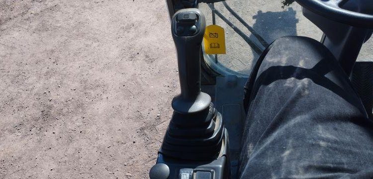 CATERPILLAR PELLE CAT313D A VOLEE VARIABLE OFFSET BOOM SUR ROUES 13T DIESEL – 14439 HEURES  CATM313