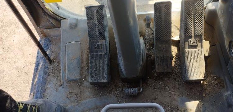 CATERPILLAR PELLE CAT313D A VOLEE VARIABLE OFFSET BOOM SUR ROUES 13T DIESEL – 14439 HEURES  CATM313