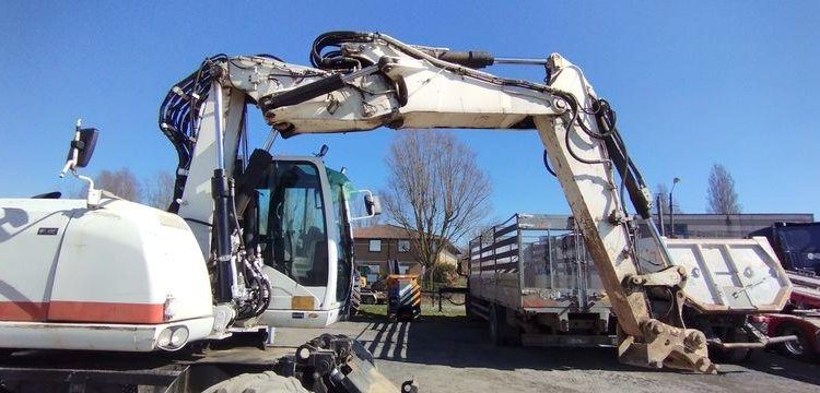 CATERPILLAR PELLE CAT313D A VOLEE VARIABLE OFFSET BOOM SUR ROUES 13T DIESEL – 14439 HEURES  CATM313
