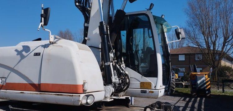 CATERPILLAR PELLE CAT313D A VOLEE VARIABLE OFFSET BOOM SUR ROUES 13T DIESEL – 14439 HEURES  CATM313