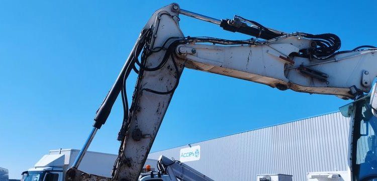 CATERPILLAR PELLE CAT313D A VOLEE VARIABLE OFFSET BOOM SUR ROUES 13T DIESEL – 14439 HEURES  CATM313