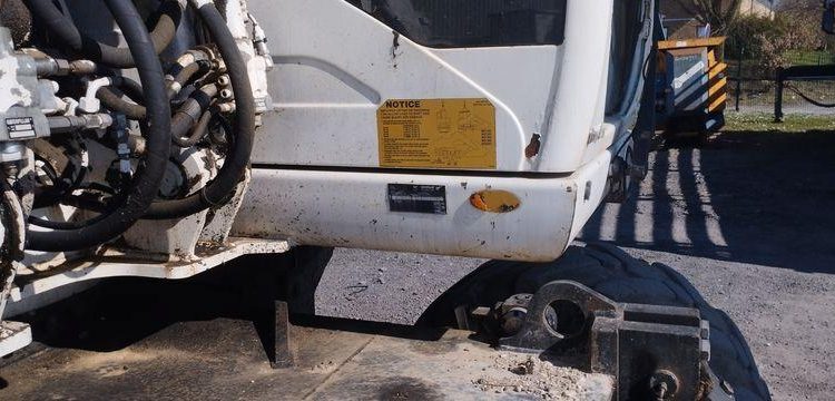 CATERPILLAR PELLE CAT313D A VOLEE VARIABLE OFFSET BOOM SUR ROUES 13T DIESEL – 14439 HEURES  CATM313