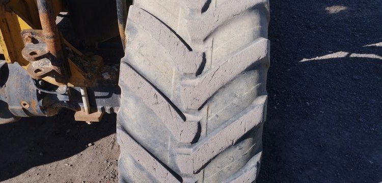 CATERPILLAR CHARIOT TELESCOPIQUE TH337C – CAPACITE 3,3T – HAUTEUR DE LEVAGE 7,3 M – 5741 H  DS-700-LT