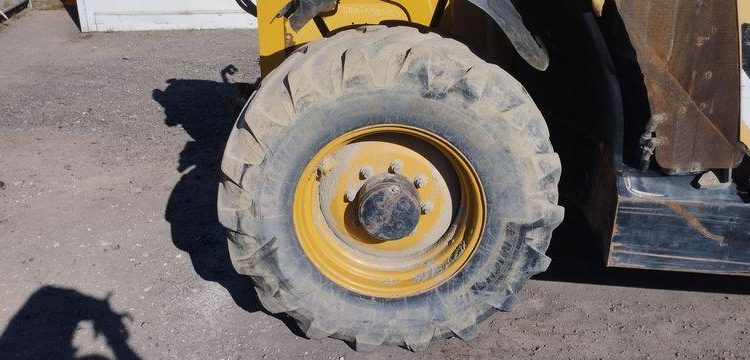 CATERPILLAR CHARIOT TELESCOPIQUE TH337C – CAPACITE 3,3T – HAUTEUR DE LEVAGE 7,3 M – 5741 H  DS-700-LT