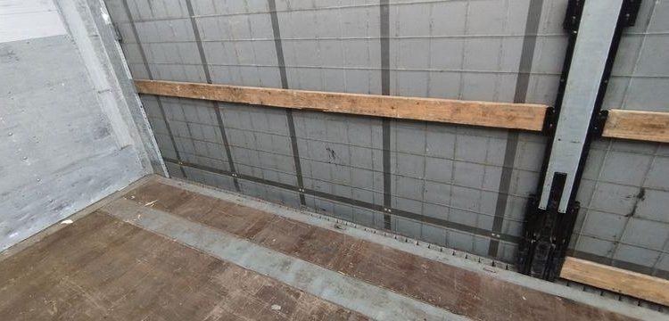 SCHMITZ SEMI-REMORQUE PLSC + HAYON DHOLLANDIA 2000KG  FB-609-YF