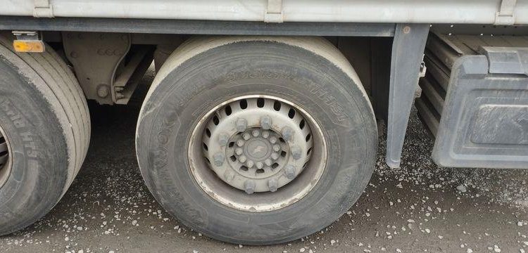 SCHMITZ SEMI-REMORQUE PLSC + HAYON DHOLLANDIA 2000KG  FB-609-YF