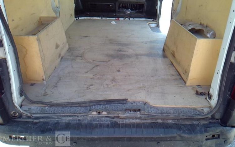 RENAULT TRAFIC GCF 1300 DCI 95 L2H1 BOIS  FQ-689-LY