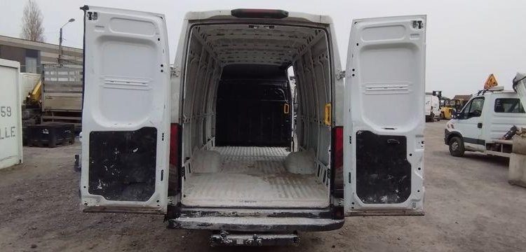 IVECO DAILY 35C18 FG BLANC GR-138-PX