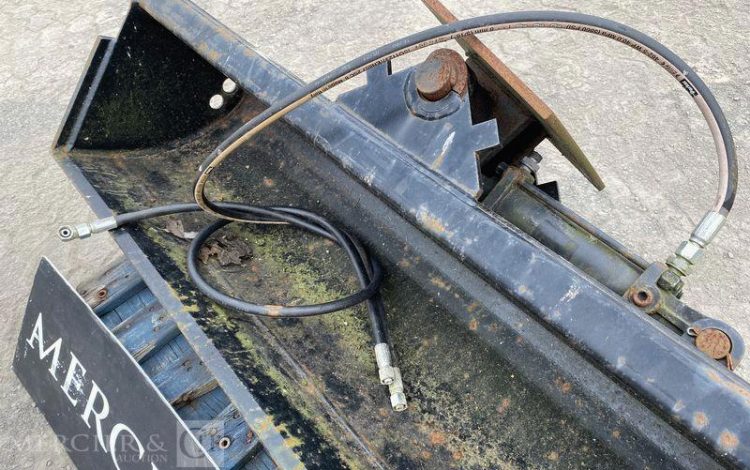 GODET DE CURAGE INCLINABLE 1000MM POUR MINIPELLE 2,5T  LCUR