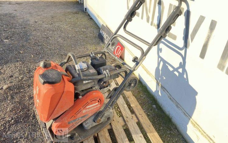 HUSQVARNA PLAQUE VIBRANTE LF75 ESSENCE 89KG  LF75