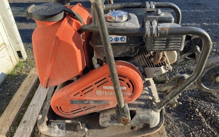 HUSQVARNA PLAQUE VIBRANTE LF75 ESSENCE 89KG  LF75