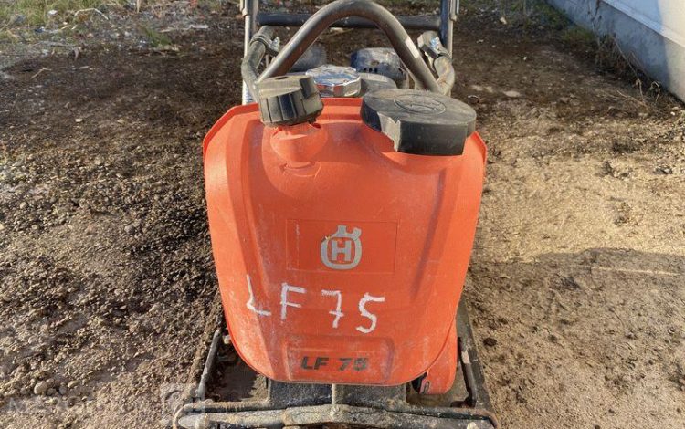 HUSQVARNA PLAQUE VIBRANTE LF75 ESSENCE 89KG  LF75