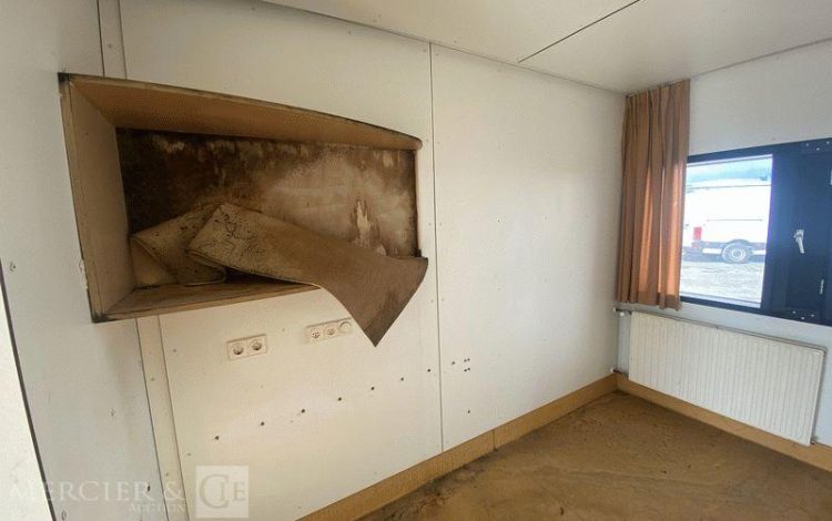 BUNGALOW BUREAU AVEC SANITAIRE / DOUCHE – PORTE ET FENETRE PIGNON  SBV5