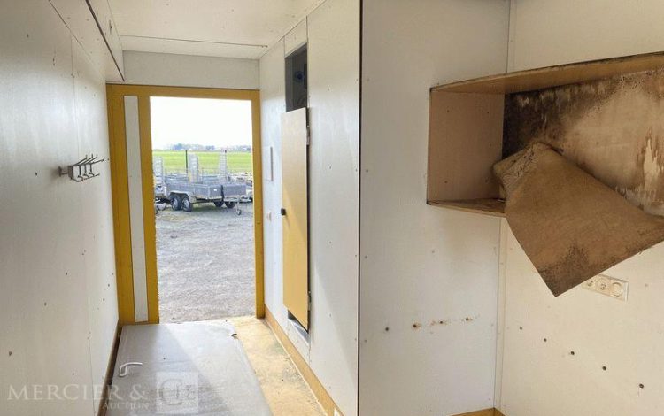 BUNGALOW BUREAU AVEC SANITAIRE / DOUCHE – PORTE ET FENETRE PIGNON  SBV5