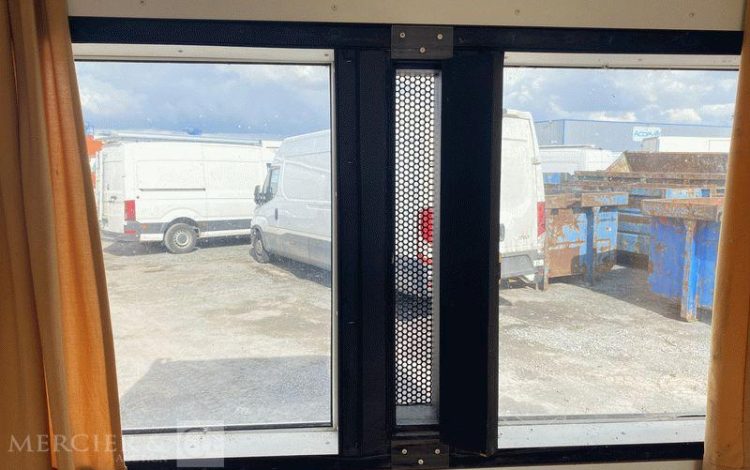 BUNGALOW BUREAU AVEC SANITAIRE / DOUCHE – PORTE ET FENETRE PIGNON  SBV5