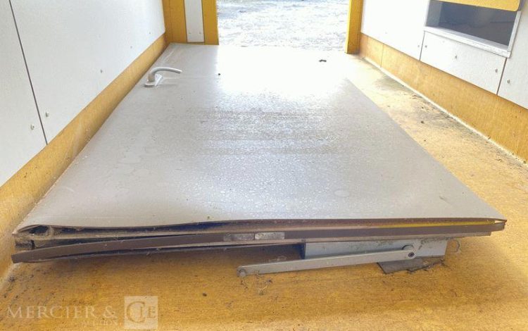 BUNGALOW BUREAU AVEC SANITAIRE / DOUCHE – PORTE ET FENETRE PIGNON  SBV5