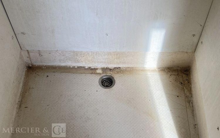 BUNGALOW BUREAU AVEC SANITAIRE / DOUCHE – PORTE ET FENETRE PIGNON  SBV5