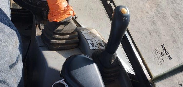 BOBCAT MINI PELLE SUR CHENILLE E27Z DIESEL 2T7 HORAMETRE : 1205 HEURES – ANNEE 2021  13538