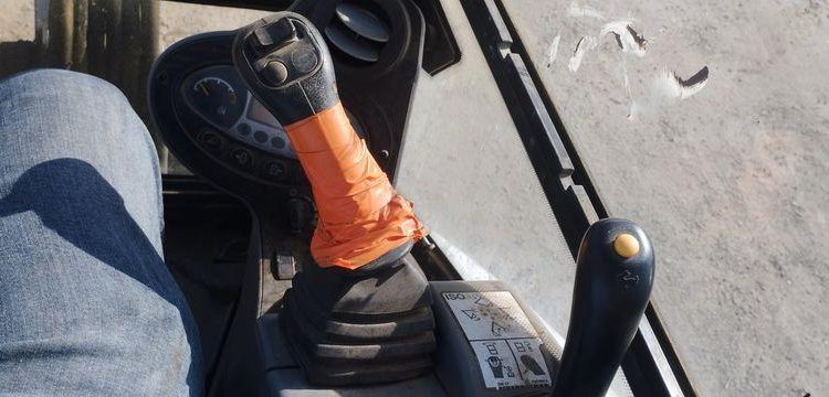 BOBCAT MINI PELLE SUR CHENILLE E27Z DIESEL 2T7 HORAMETRE : 1205 HEURES – ANNEE 2021  13538
