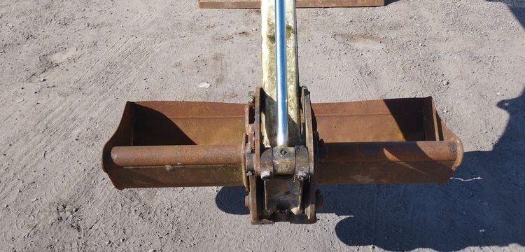 BOBCAT MINI PELLE SUR CHENILLE E27Z DIESEL 2T7 HORAMETRE : 1205 HEURES – ANNEE 2021  13538