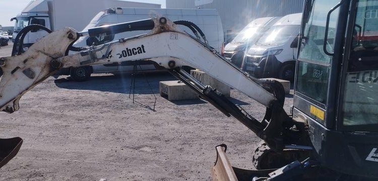 BOBCAT MINI PELLE SUR CHENILLE E27Z DIESEL 2T7 HORAMETRE : 1205 HEURES – ANNEE 2021  13538