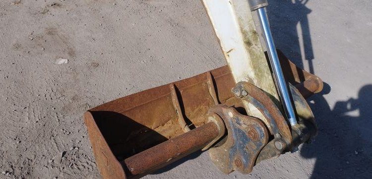 BOBCAT MINI PELLE SUR CHENILLE E27Z DIESEL 2T7 HORAMETRE : 1205 HEURES – ANNEE 2021  13538