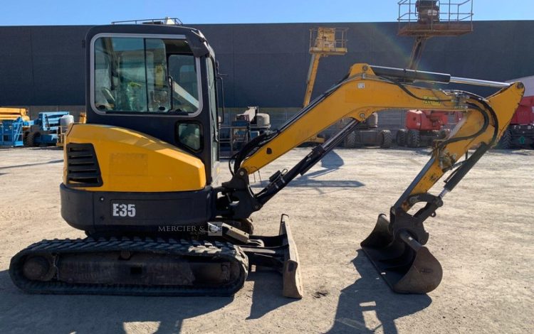 BOBCAT E35  PEL010255