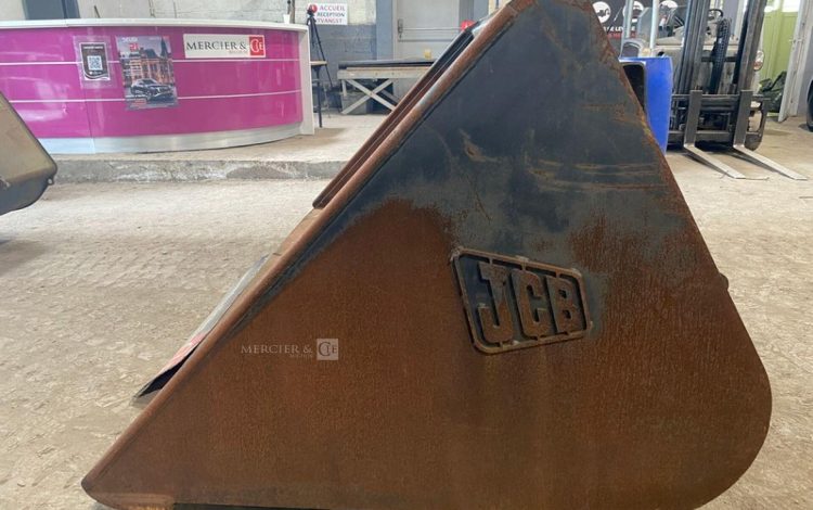 JCB   62MAM32025