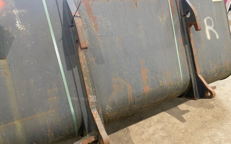JCB   62MAM32025