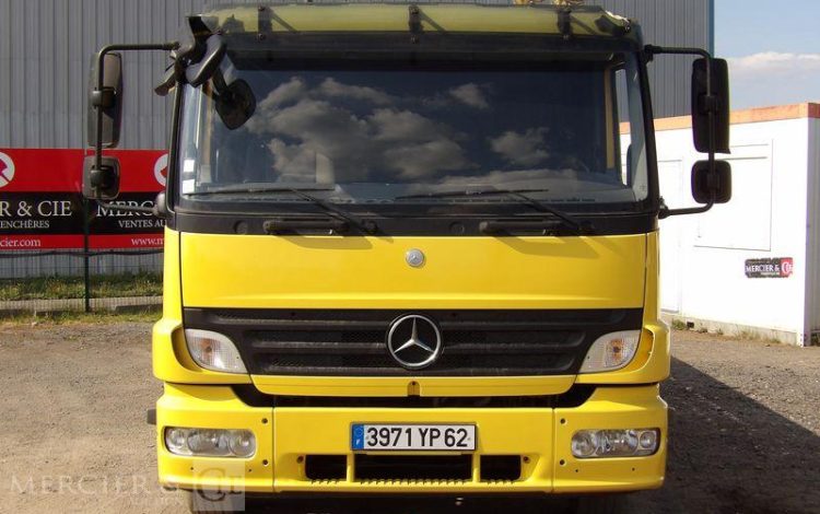 MERCEDES ATEGO DEPANNEUSE AVEC PLATEAU BB50 ET TREUIL – PTAC 11,990 TONNES – 423616 KMS JAUNE 3971YP62