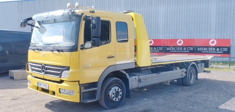 MERCEDES ATEGO DEPANNEUSE AVEC PLATEAU BB50 ET TREUIL – PTAC 11,990 TONNES – 423616 KMS JAUNE 3971YP62