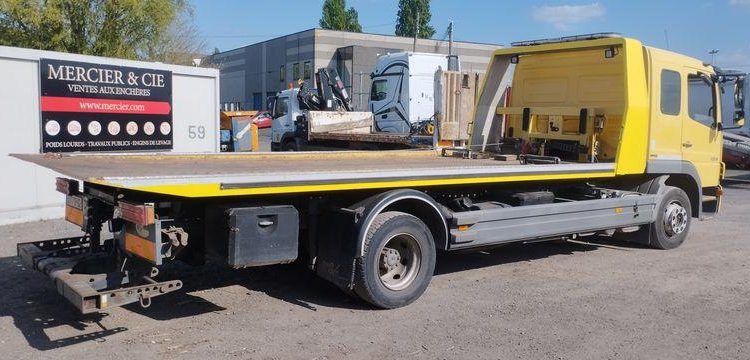 MERCEDES ATEGO DEPANNEUSE AVEC PLATEAU BB50 ET TREUIL – PTAC 11,990 TONNES – 423616 KMS JAUNE 3971YP62
