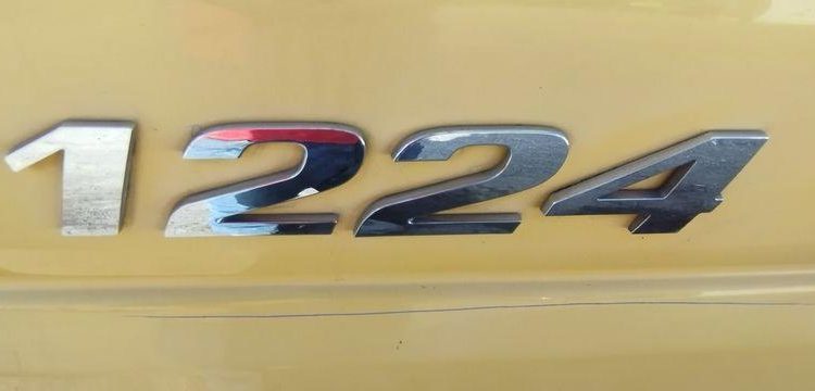 MERCEDES ATEGO DEPANNEUSE AVEC PLATEAU BB50 ET TREUIL – PTAC 11,990 TONNES – 423616 KMS JAUNE 3971YP62